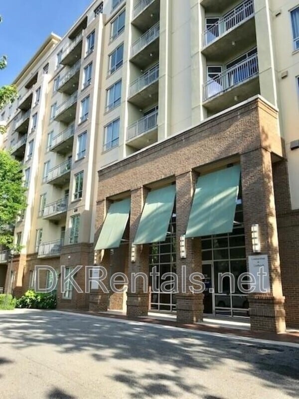 Photo - 711 Cosmopolitan Dr NE