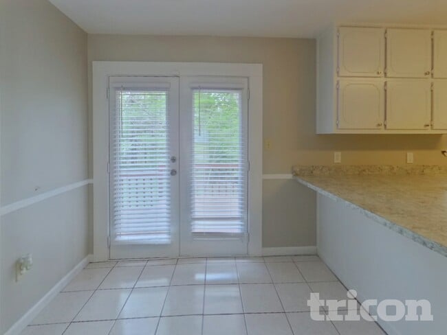 Building Photo - 208 Glenloch Ct