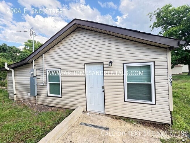 Building Photo - 2904 E 2nd St Rental