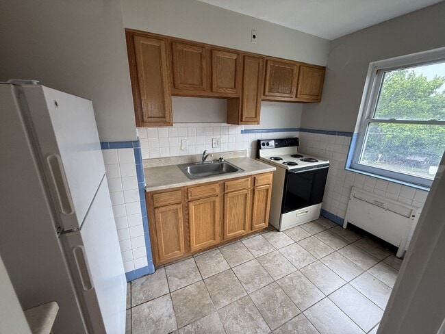 Mt Airy Horseshoe Apartments