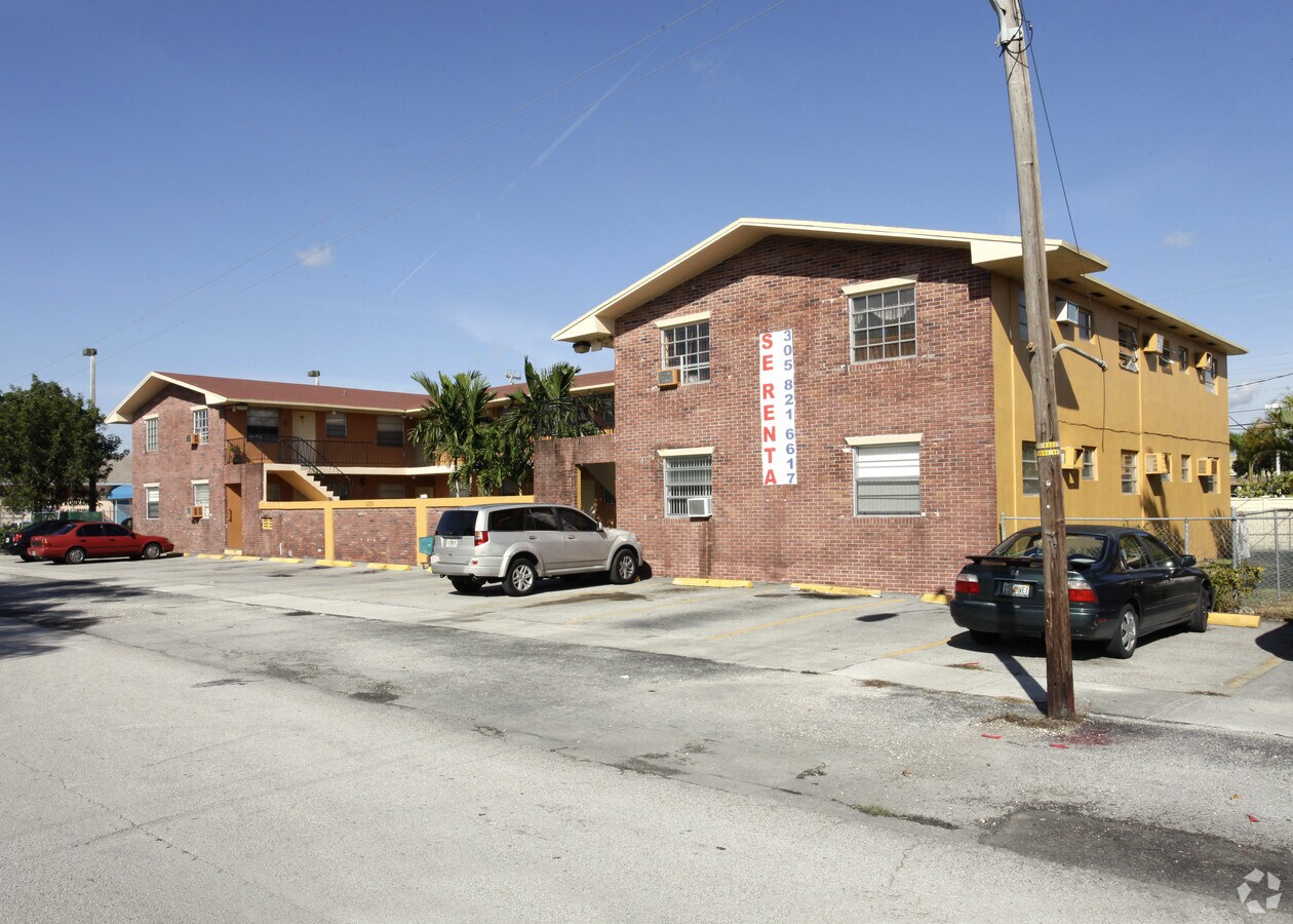 1235 W 66th St - 1235 W 66th St Apartments