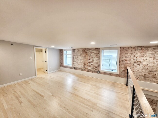 Photo - 7 Wall Street Unit 4