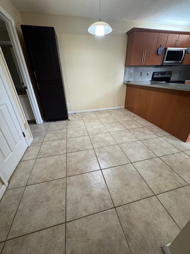 Photo - 730 NW 98th Cir