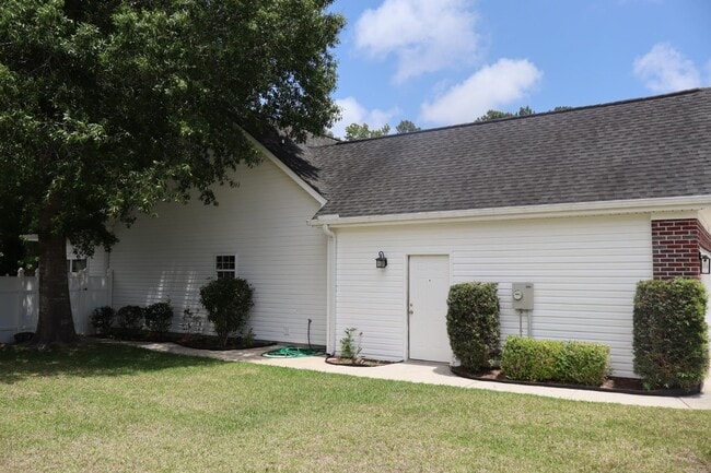 Photo - 130 Ashworth Dr