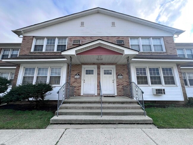 Building Photo - 705 N Dudley Ave Unit D4