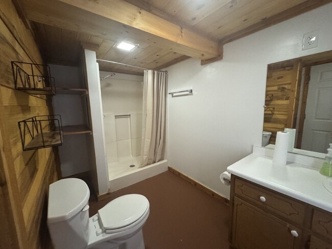 Photo - Efficiency 1 Bedroom Apartment in Chicopee Village – Utilities Included! Unidad B