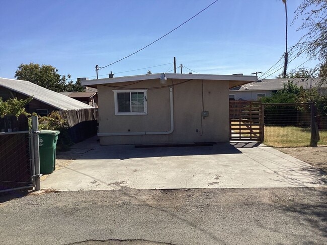 Now Available!! Quaint Los Banos Home - Now Available!! Quaint Los Banos Home
