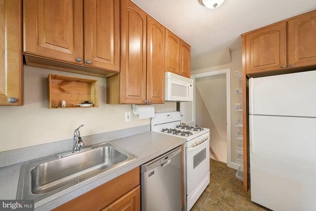 Photo - 14 E Myrtle St