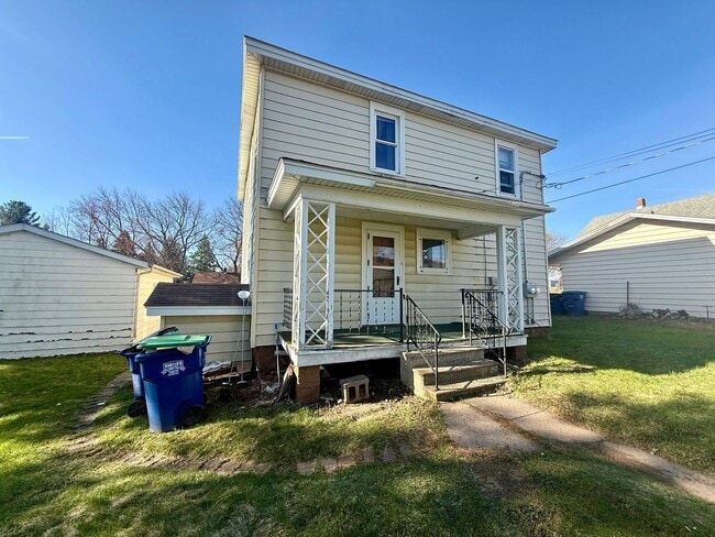 Photo - 110 Adrian St Unit Upper