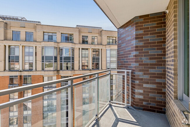 2BR, 2BA - 1,086SF - Balcony