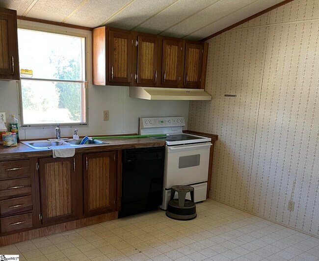 Photo - 13807-13221 US-221