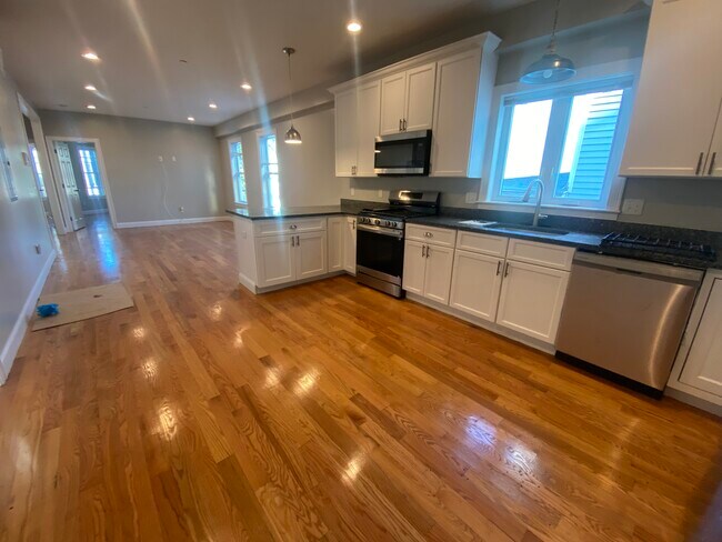 Building Photo - 17 Maywood St Unit 2