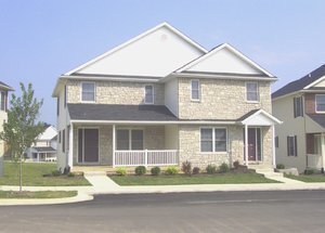 Building Photo - 2 Bedroom Townhouse Available July 2026; ...