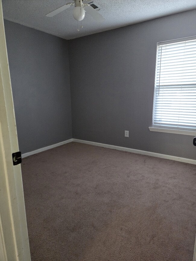 Photo - 182 Sequoia Cir