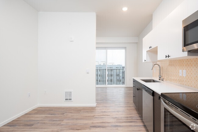 Open Studio, 1BR - 414SF - The Loop at Green Lake