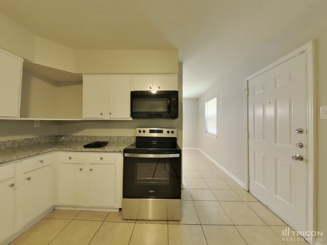 Photo - 930 Liberty Dr
