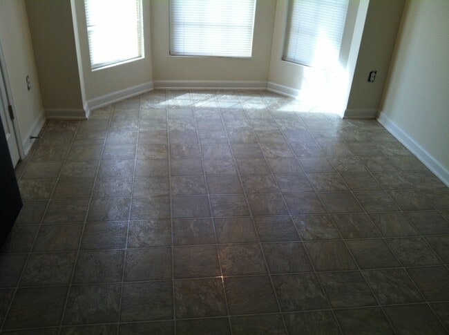 Photo - 7160 Grosbeak St