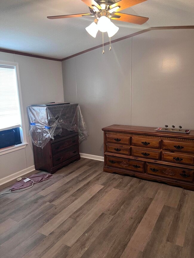 Photo - 135 Henderson Rd