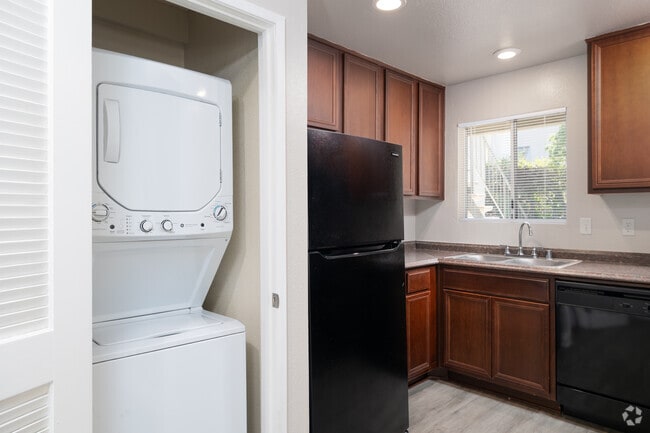 2BR, 2BA - 901SF - Kitchen