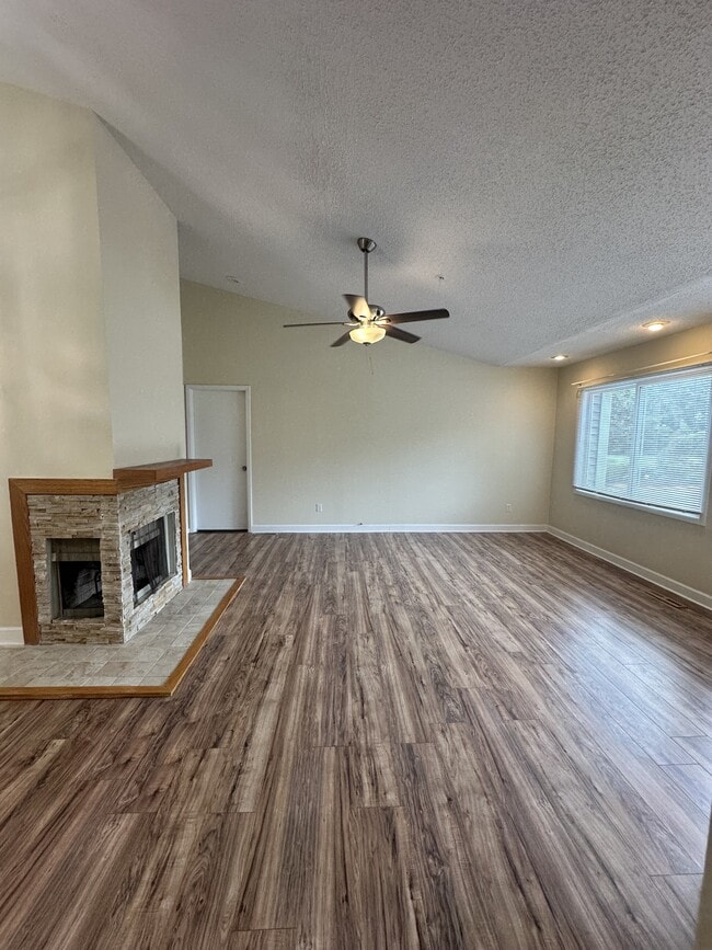 Photo - 101 Mary Ann Ct