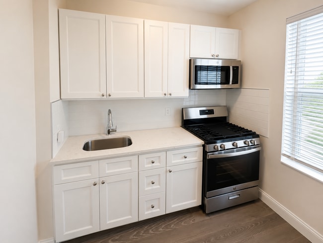 Building Photo - 2537 14th Pl Unit 2R