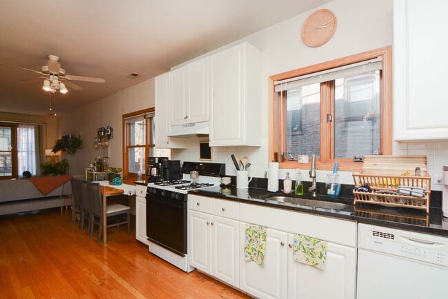 Photo - 1351 N Wolcott Ave Unidad M00H