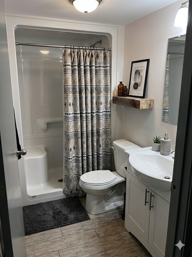 Photo - 258A-258A Sunview St