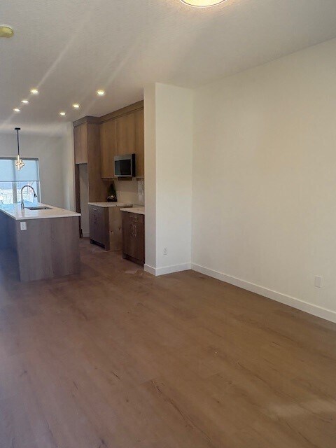 Photo - Showing now booking - 920 35 Street SE Calgary- May Occupancy Unité A