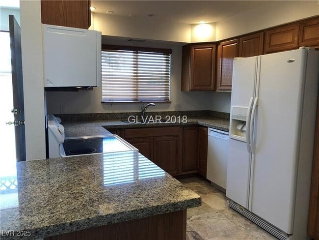 Photo - 1850 Center St