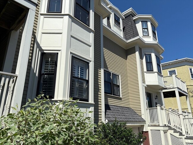 Building Photo - 85 Sherman St Unit 7