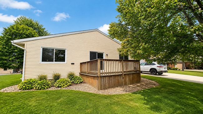 Building Photo - 1817-1819 Sawmill Pl Mansfield OH 44904 Unit 1817 Sawmill Place