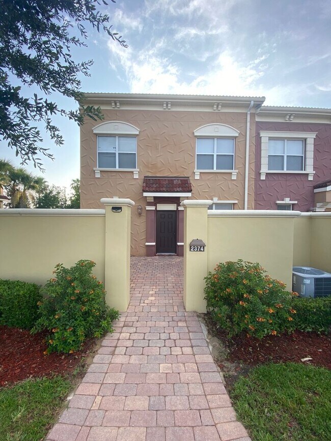 WATERSTONE - COURTYARD VILLA TOWN HOME - WATERSTONE - COURTYARD VILLA TOWN HOME