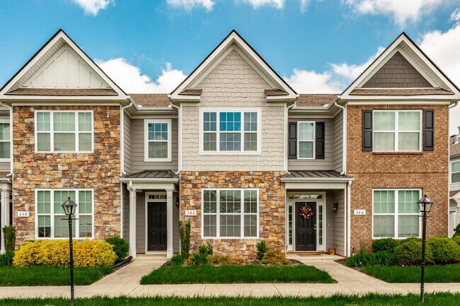 Photo - 342 Manor Row