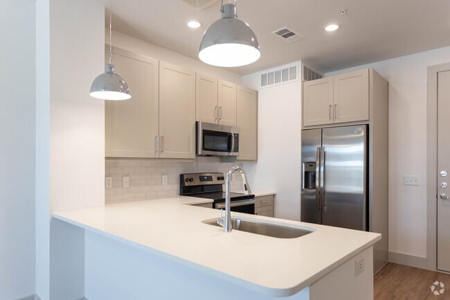 1HAB, 1BA - 603 ft² - The Drake