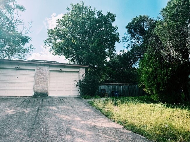 Photo - 9906 Hundred Oaks Cir Unit B