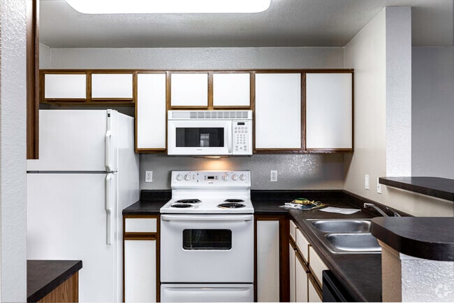 2BR, 2BA - 987SF