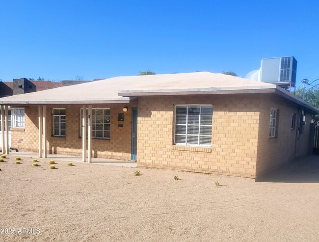 Photo - 1704 W Colter St