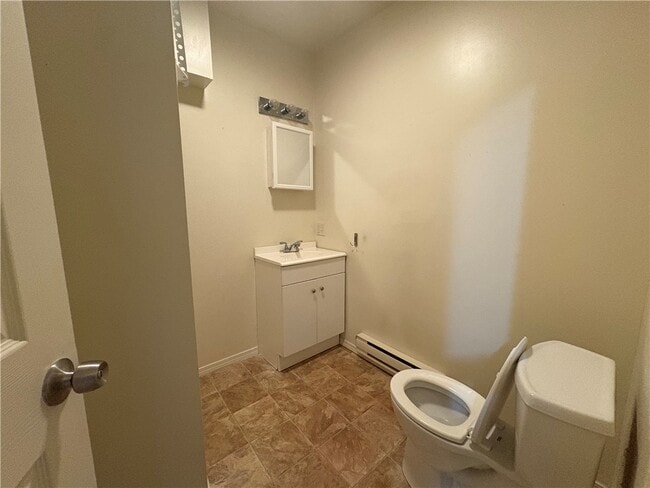 Photo - 2 1/2 Cliff St