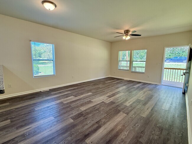 Photo - 1582 Hobbs Island Rd SE