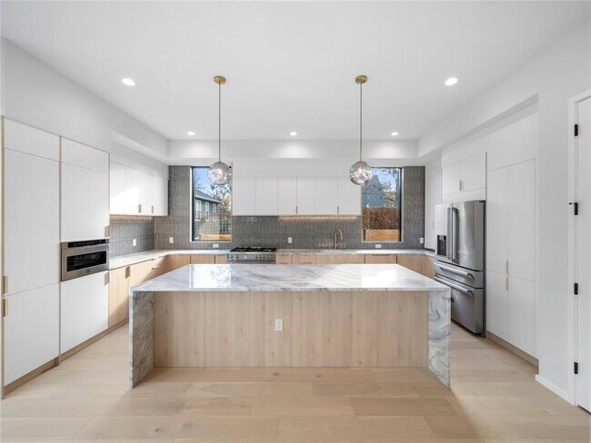 Photo - 2107 Brackenridge St