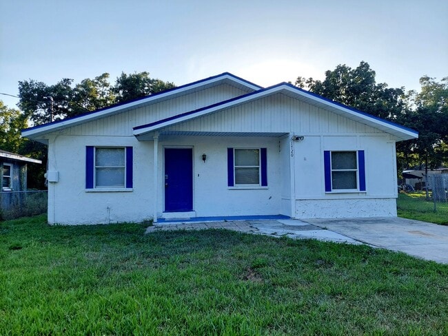Building Photo - 4 Bedroom, 2 Bathroom House in Lakeland