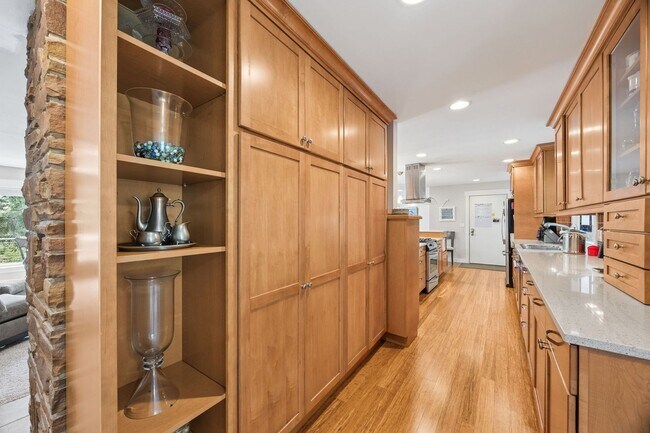 Photo - Normandy Park - Modern and Spacious!