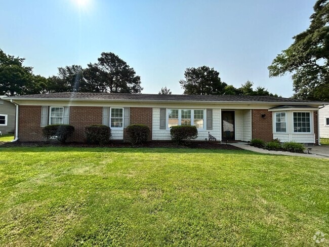 Building Photo - Beautiful 4 Bedroom, 2 Bath Home in Prime ...