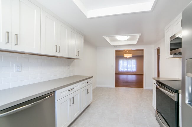 Building Photo - 9743 Reseda Blvd #3 Unit Upstairs north bedroom