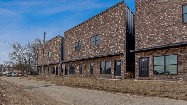 Building Photo - 401 Houghton St Unit B