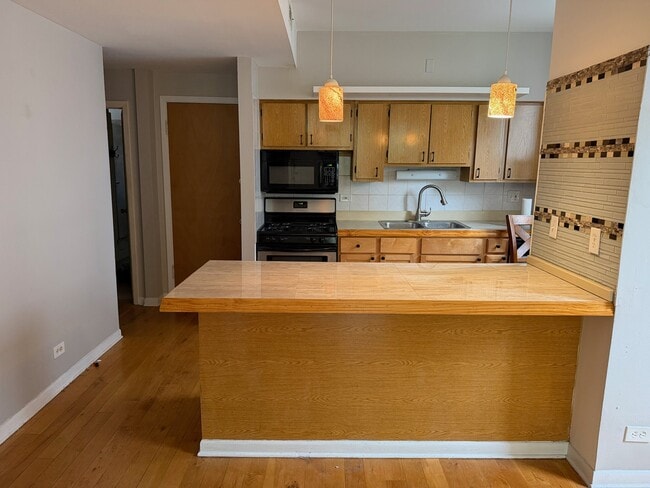 Photo - 1368 W Evergreen Ave Unit 3F