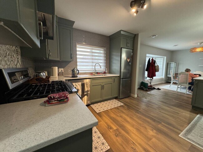 Photo - 21545 Campbell Av