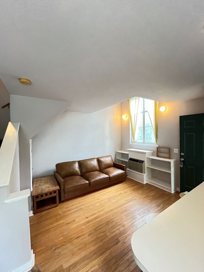 Photo - 1 bedroom 1 bath townhome near campus and ...