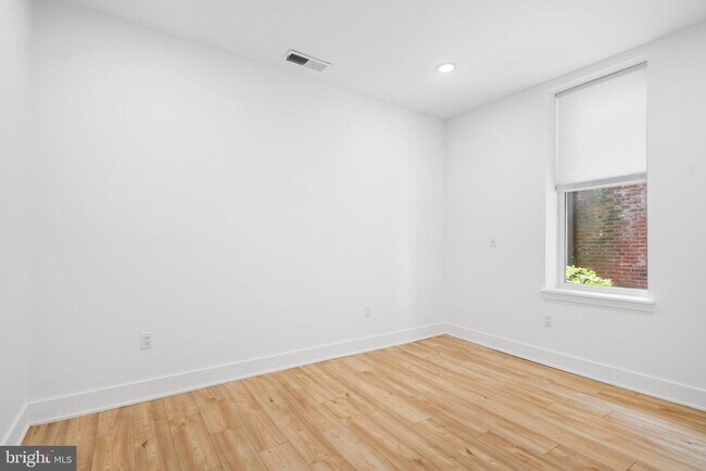 Photo - 1949 N 32nd St