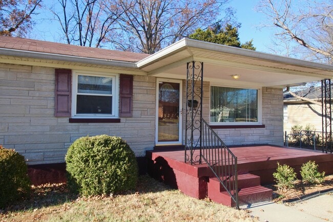 Photo - Super 3-brm stone ranch with basement in e...